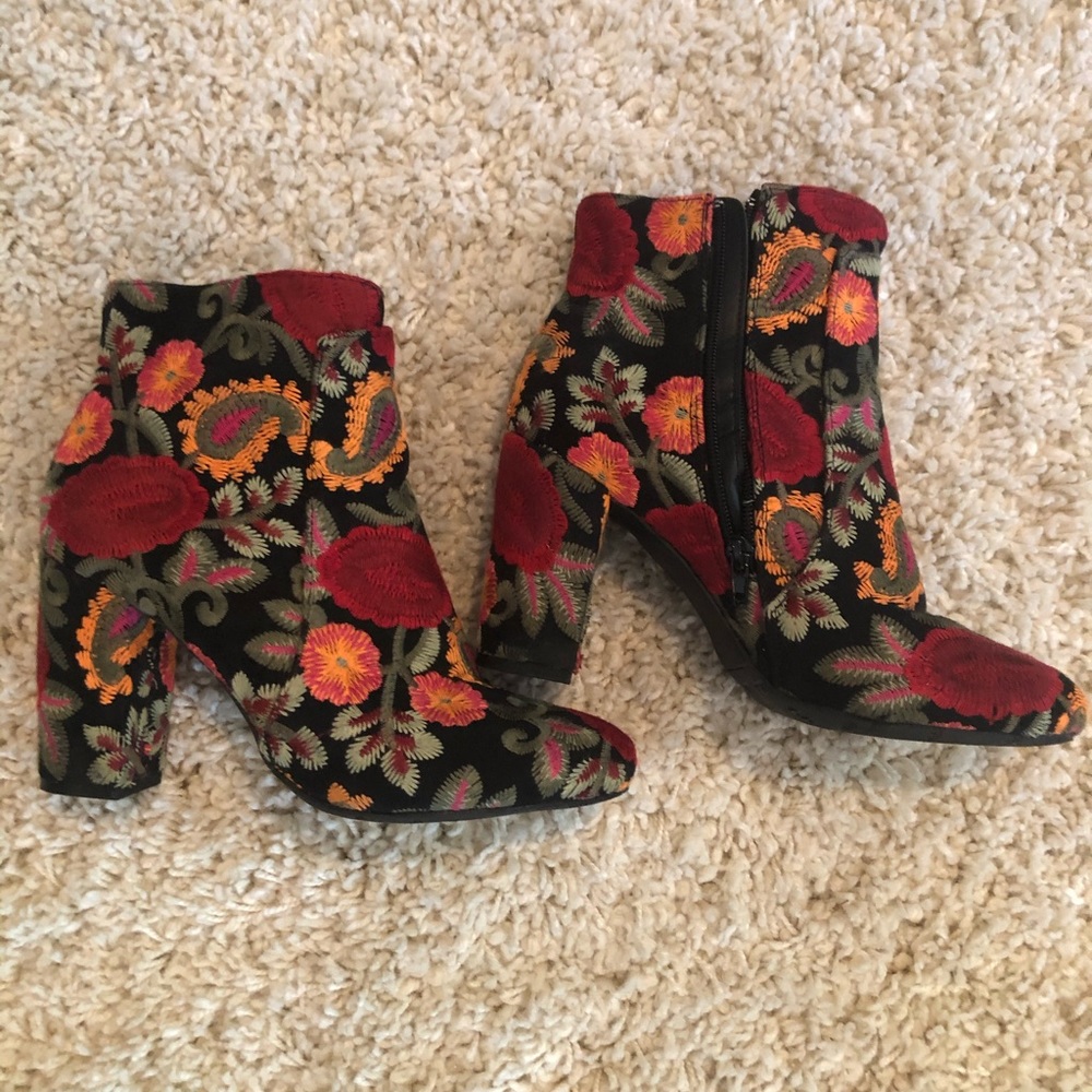 Floral embroidery boots